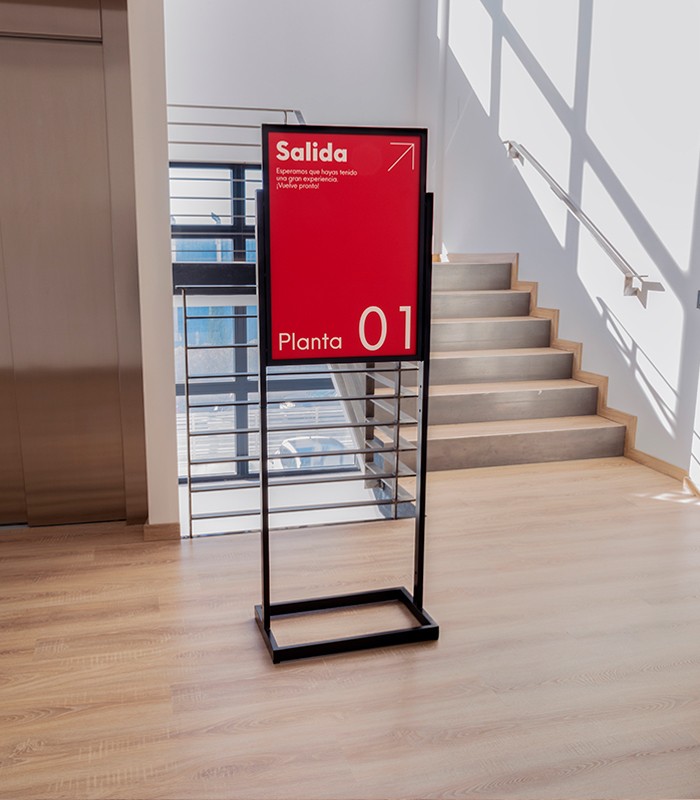 Display Publicitário de aço Preto